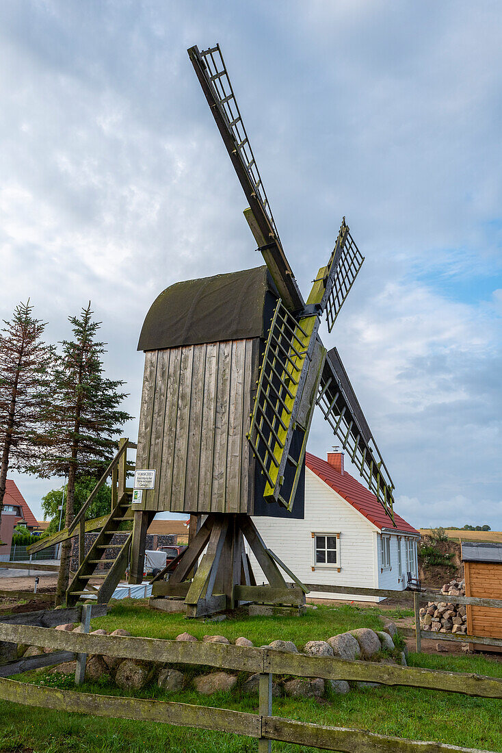 Bockwindmühle Altensien, Insel Rügen, Sellin, Mecklenburg-Vorpommern, Deutschland