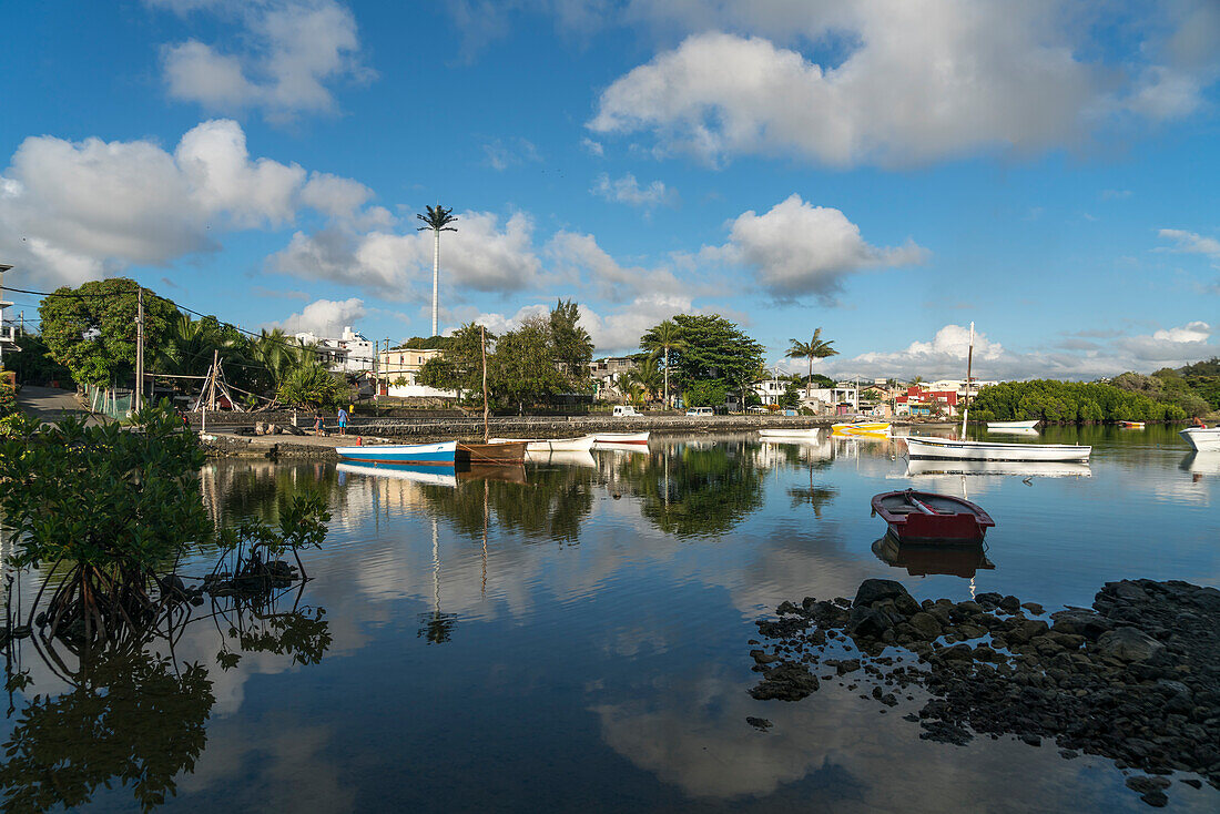 Fischerboote in Mahebourg, Grand Port, Mauritius, Afrika