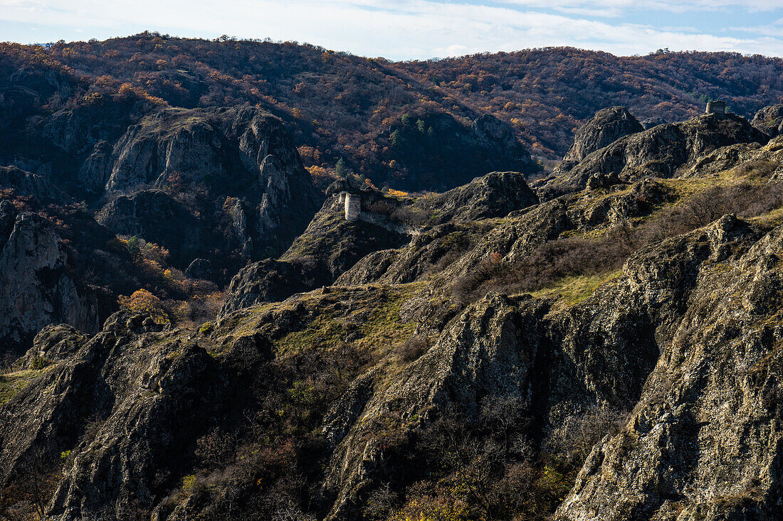 Herbstliche Landschaft der Birtvisi-Schlucht, eines der berühmtesten georgischen Naturdenkmäler, Georgien, Europa