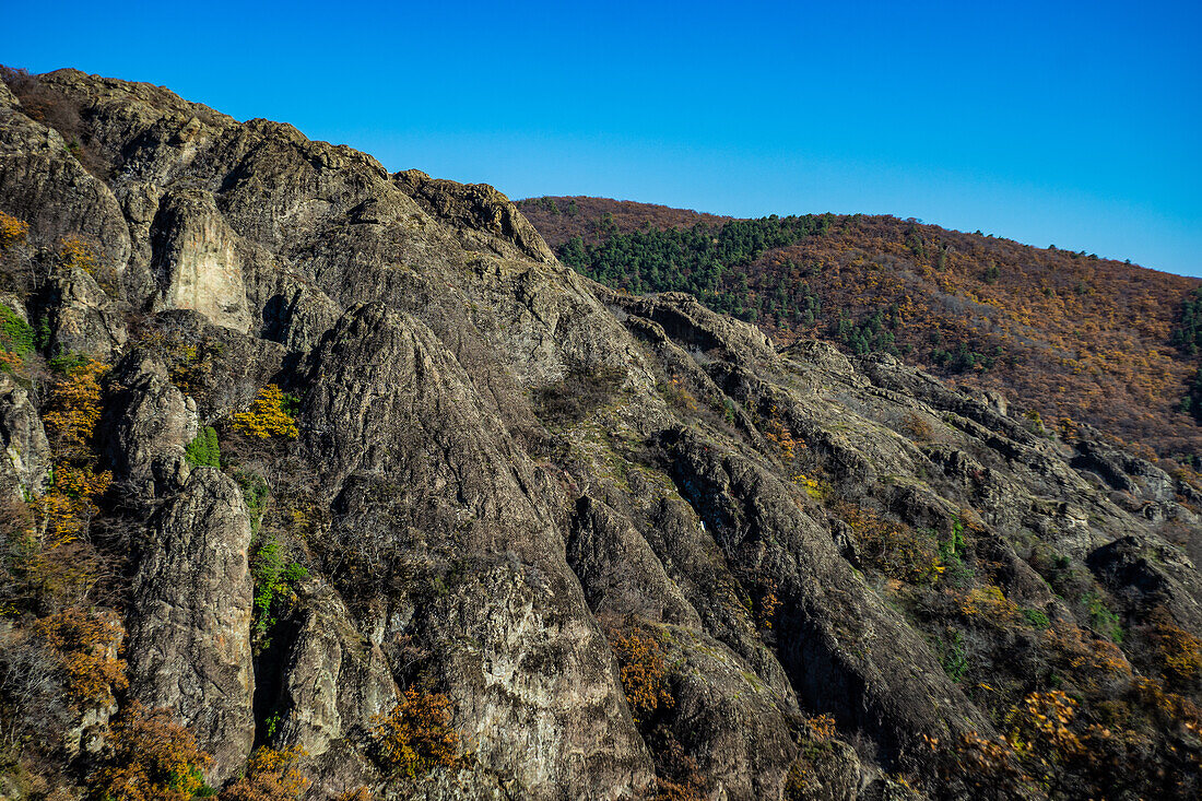 Herbstliche Landschaft der Birtvisi-Schlucht, eines der berühmtesten georgischen Naturdenkmäler, Georgien, Europa