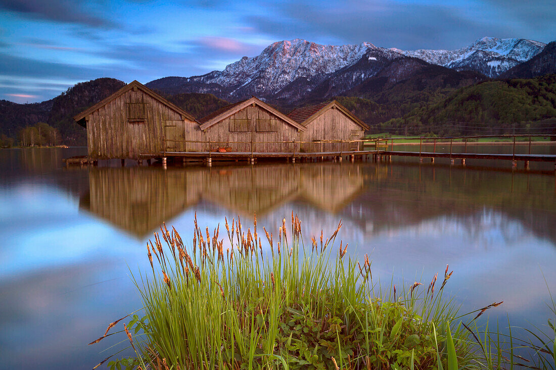 Three fish huts in Schlehdorf am Kochelsee with Herzogstand and home garden.