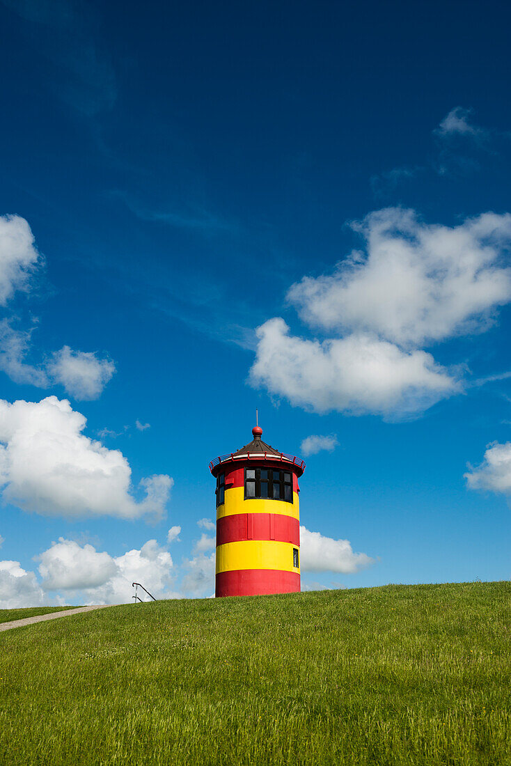 Yellow-red lighthouse, Pilsum lighthouse, Pilsum, Krummhörn, East Frisia, Lower Saxony, North Sea, Germany