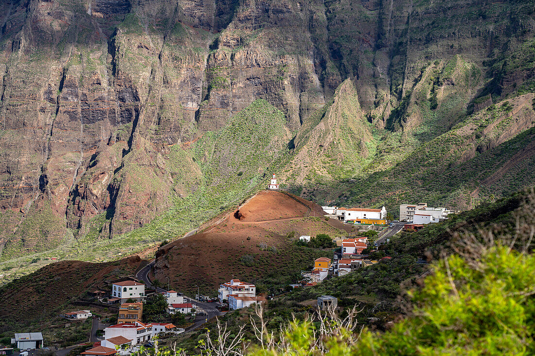 Das Tal von El Golfo mit der Kirche Nuestra Senora de Candelaria, La Frontera, El Hierro, Kanarische Inseln, Spanien 