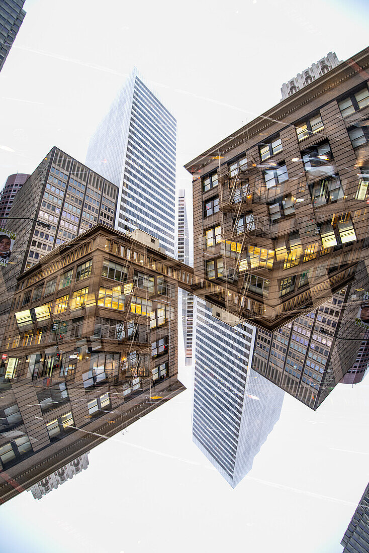 Doppelbelichtung eines Hochhauses in der Pine Street im Bereich Financial District von San Francisco, Kalifornien.