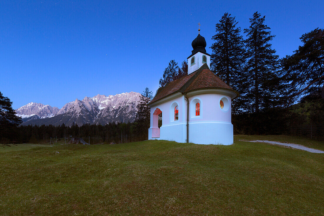 Chapel Maria Queen, on the Lautersee, view to the Karwendel, near Mittenwald, Bavaria, Germany