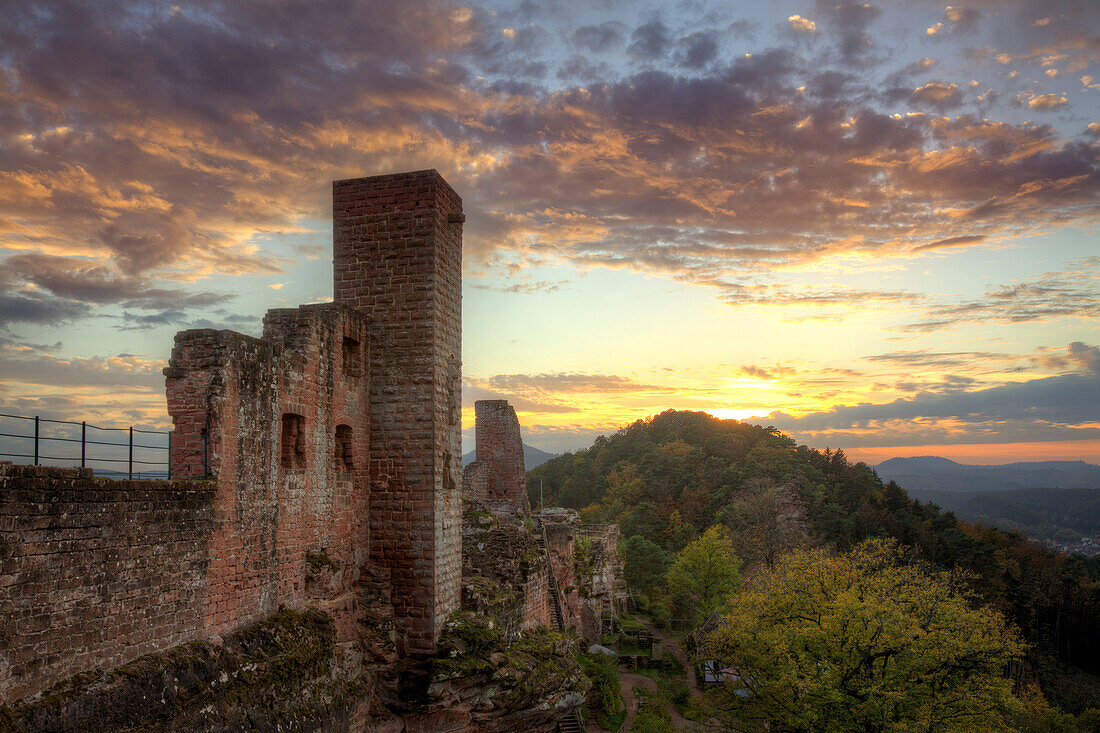 Abendstimmung, Burg Altdahn, Dahner Felsenland, Pfälzer Wald, Pfalz, Rheinland-Pfalz, Deutschland