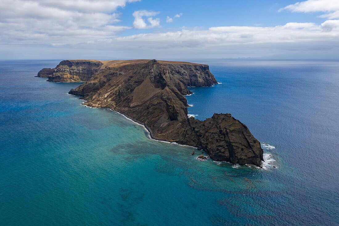 Luftaufnahme der Insel Ilheu de Baixo ou da Cal, Porto Santo, in der Nähe von Madeira, Portugal, Europa