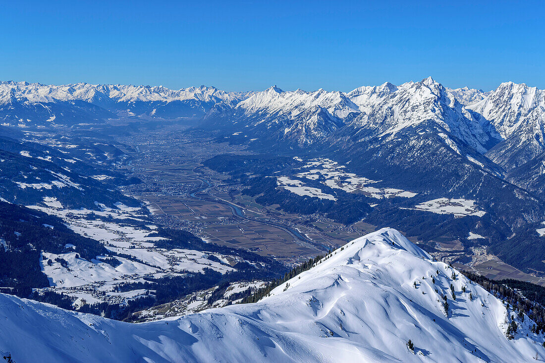 View from the Kellerjoch into the snow-free Inntal, Kellerjoch, Zillertal, Hochfügen, Tux Alps, Tyrol, Austria