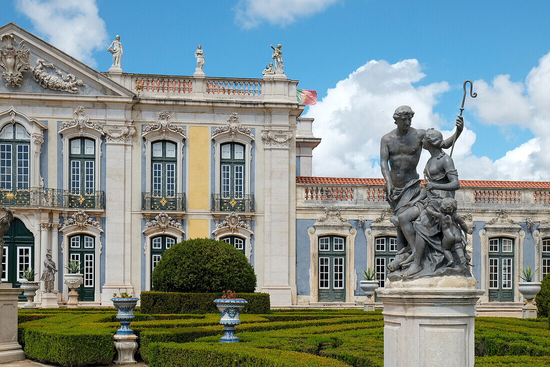 Portugal, Lissabon, Skulptur im Königspalast