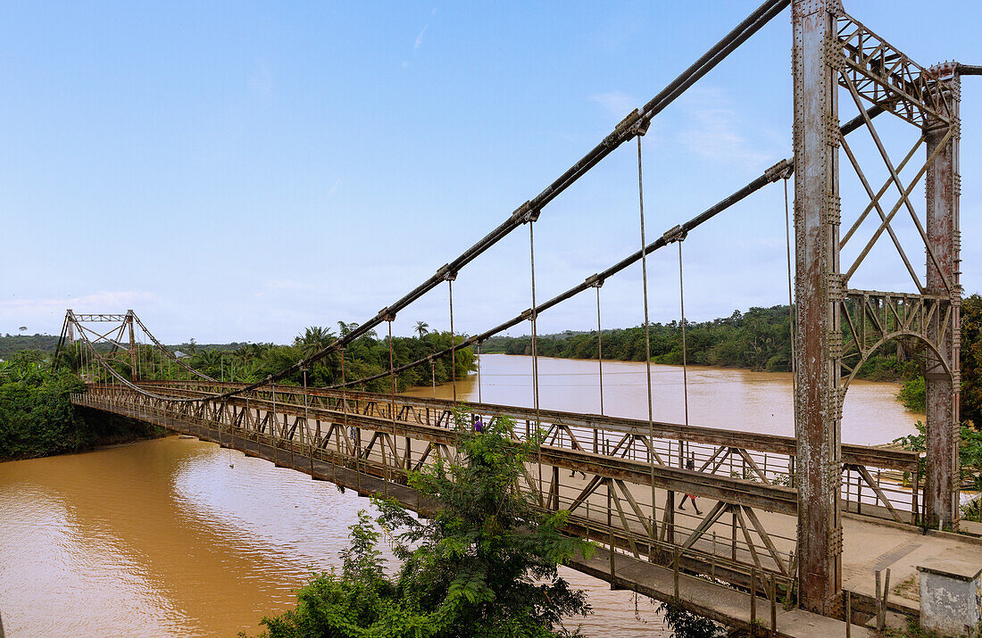 historische Seilbrücke, Beposo Bridge über den River Pra bei Beposo in der Western Region im Süden von Ghana in Westafrika