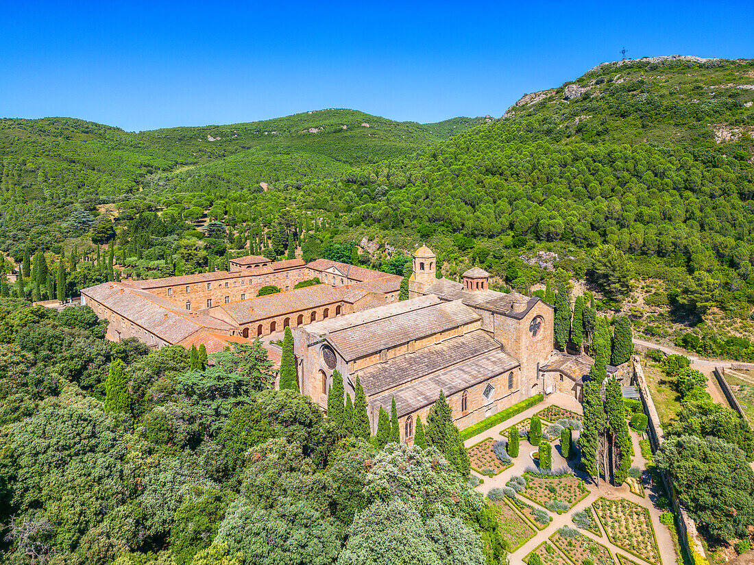 Kloster Abbaye Sainte-Marie de Fontfroide, bei Narbonne, Aude, Languedoc-Roussillon, Occitanie, Languedoc-Roussillon-Midi-Pyrénées, Frankreich