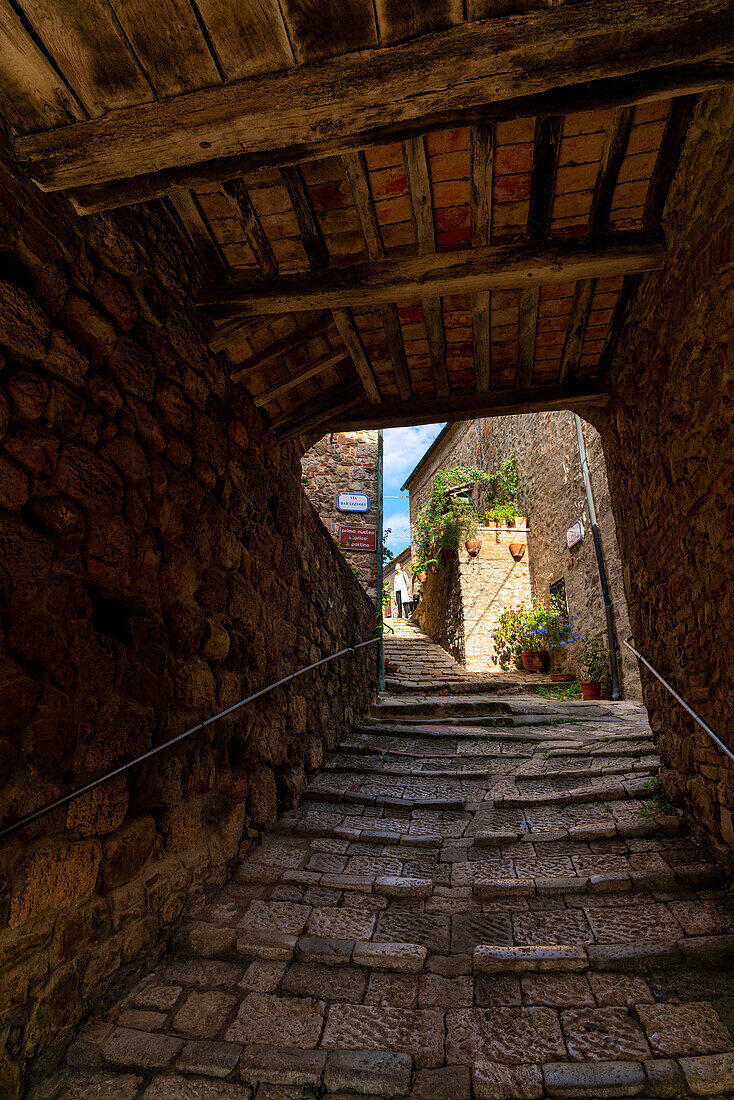 In den Gassen von Chiusdino, Provinz Siena, Toskana, Italien    