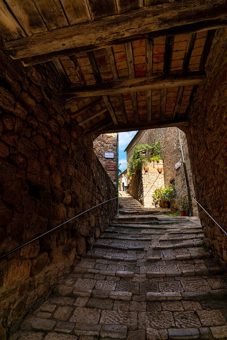 In the back streets of Chiusdino, Province of Siena, Tuscany, Italy
