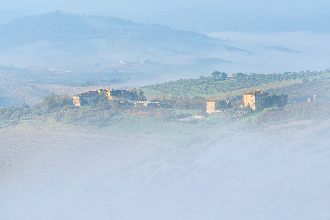 Landschaft bei Sonnenaufgang um Volterra, Provinz Pisa, Toskana, Italien, Europa
