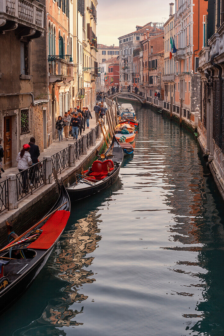 Ein Bummel durch Venedig im Herbst, Venetien, Italien, Europa