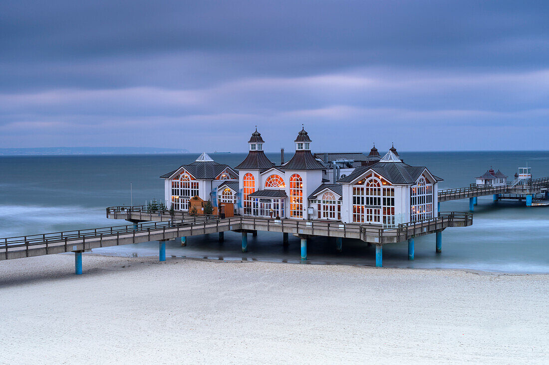 Ice cold winter evening at the Sellin pier on the island of Rügen, Mecklenburg-West Pomerania, Germany.