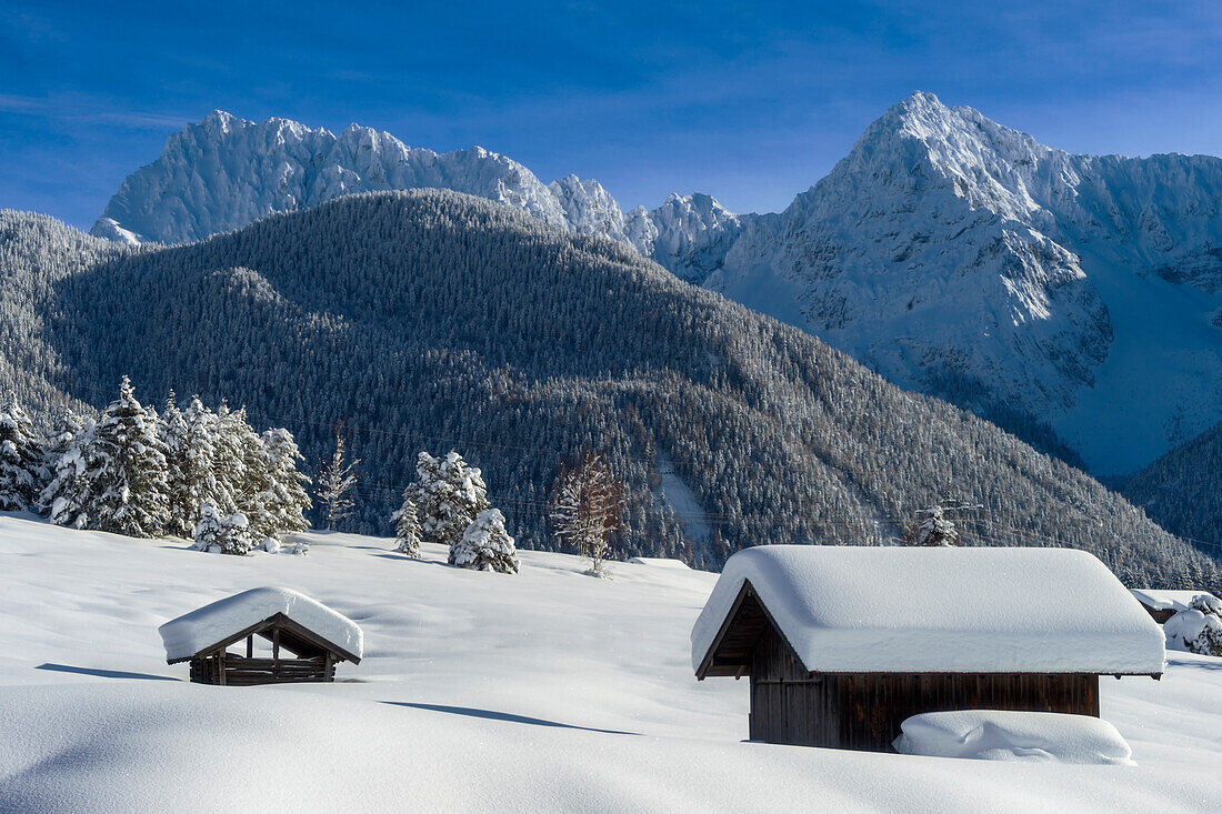 Winter in den Bergen des Karwendel nahe Mittenwald, Bayern, Deutschland