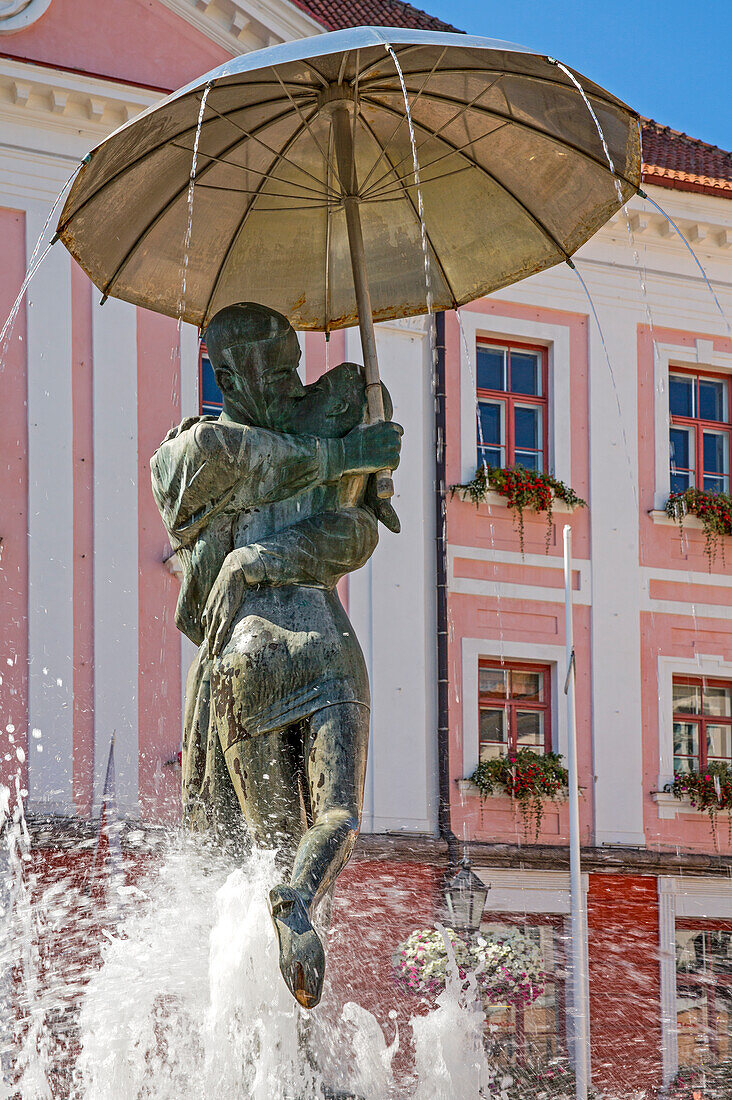 Fountain sculpture kissing students, Tartu, Estonia