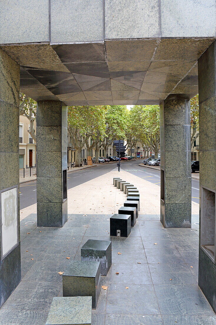 Bushaltestelle des Designers Philippe Starck, Nimes, Gard, Okzitanien, Frankreich