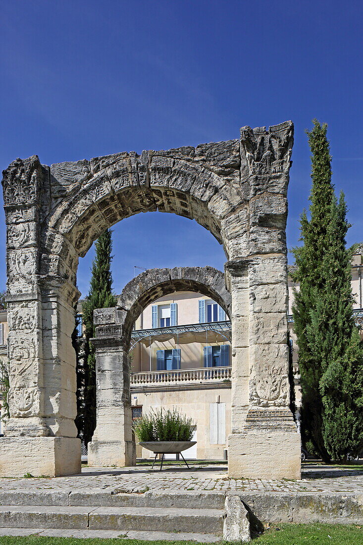Roman triumphal arch, Cavaillon, Vaucluse, Provence-Alpes-Côte d'Azur, France
