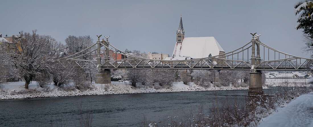 Bridge between Laufen (Bavaria, Germany) and Oberndorf (Salzburg, Austria) with church of Laufen and Salzach in winter