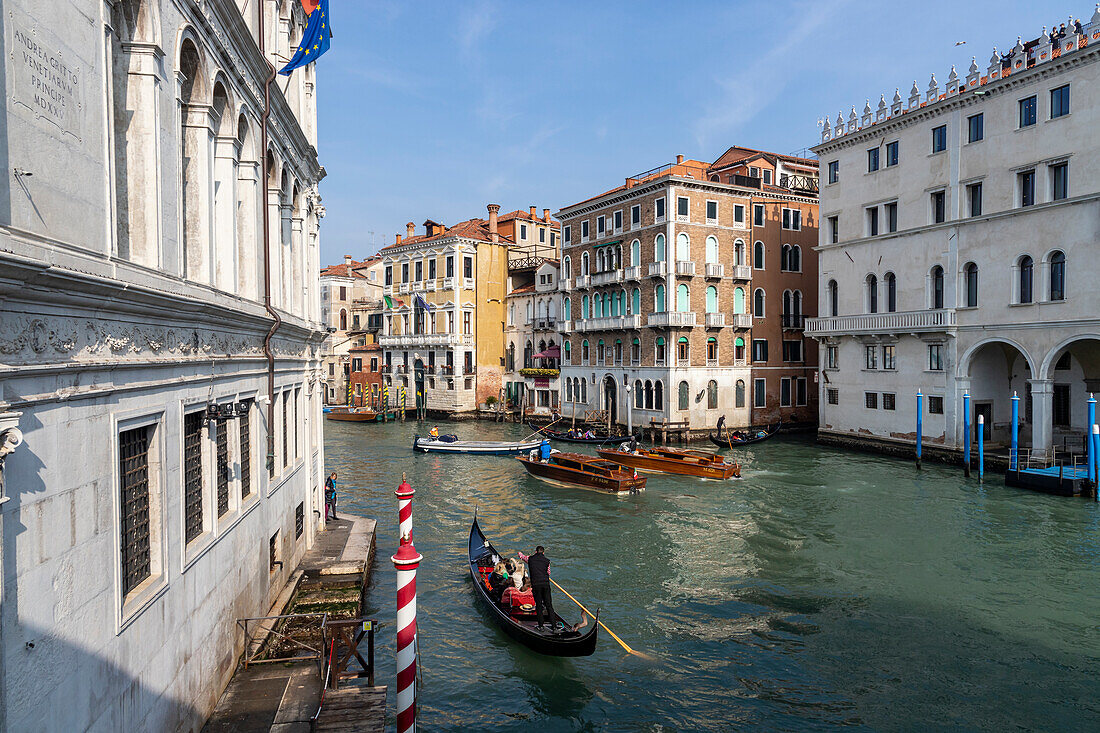 Gondola and boats with tourists in Rio del Vin. Venice, Veneto, Italia