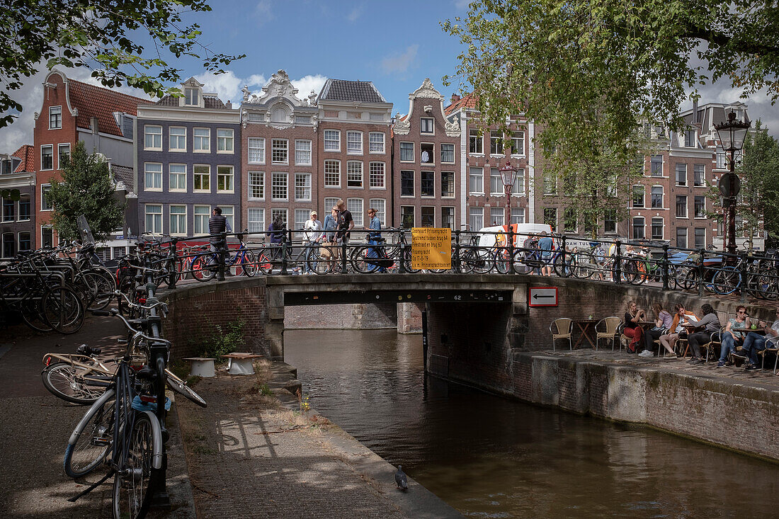 Kanäle "Gracht" in Altstadt von Amsterdam, Provinz Noord-Holland, Niederlande, Europa