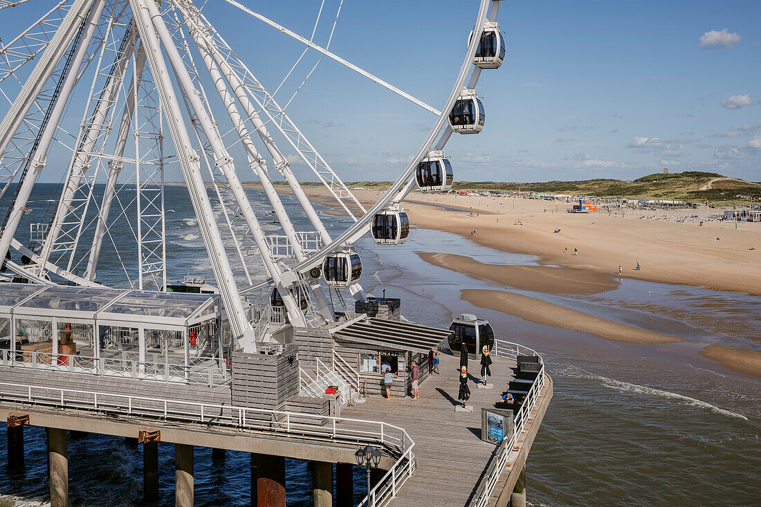 Seebrücke "De Pier" mit Riesenrad am Scheveningen Strand, Den Haag, Provinz Zuid-Holland, Niederlande, Europa