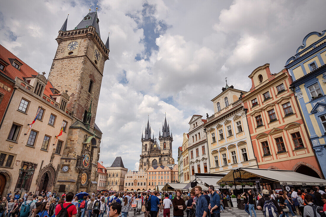 Prager Rathaus und Teynkirche, Prag, Böhmen, Tschechien, Europa, UNESCO Weltkulturerbe