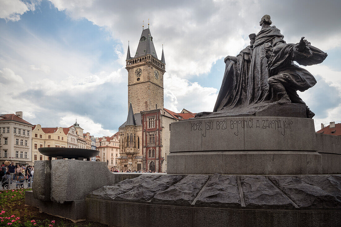 Jan-Hus-Denkmal vor Prager Rathaus, Prag, Böhmen, Tschechien, Europa, UNESCO Weltkulturerbe