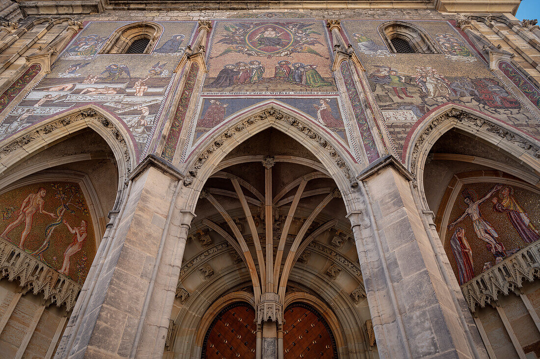 gotisches Portral am Veitsdom auf dem Burgberg, Prag, Böhmen, Tschechien, Europa, UNESCO Weltkulturerbe