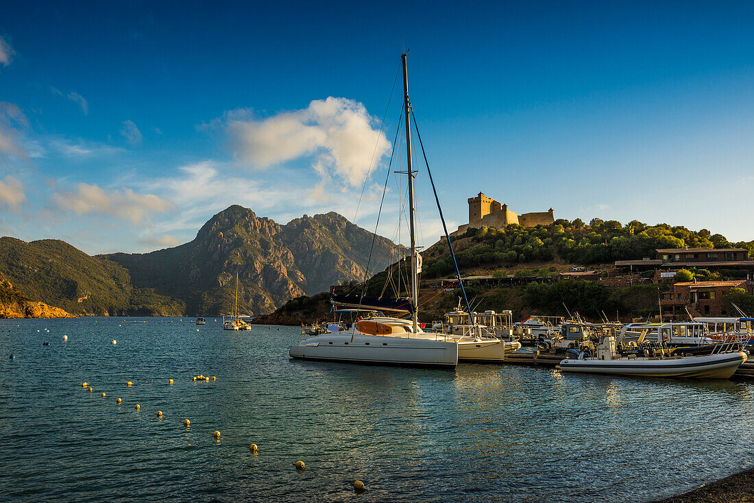 Hafen von Girolata, Halbinsel La Scandola, Département Haute-Corse, Westküste, Korsika, Mittelmeer, Frankreich