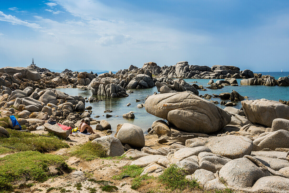 Granitfelsen und Meer, Tafoni, Lavezzi Inseln, Îles Lavezzi, Bonifacio, Corse-du-Sud, Mittelmeer, Korsika, Frankreich