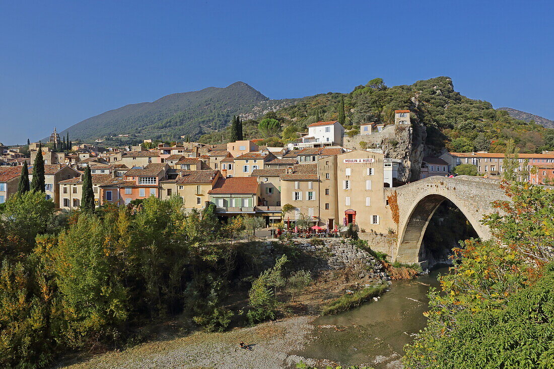 Römische Brücke über den Fluss Eygues, Altstadt von Nyons, Drôme, Auvergne-Rhône-Alpes, Frankreich