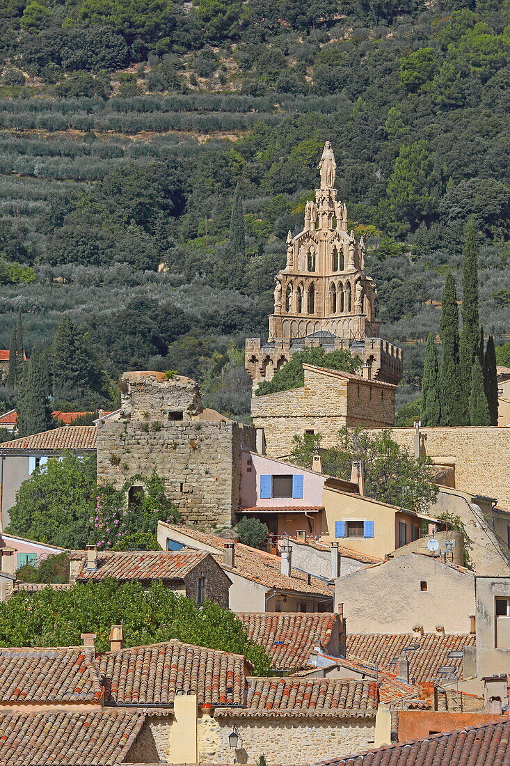 The old town of Nyons is crowned by the Tour Randonnée, Nyons, Drôme, Auvergne-Rhône-Alpes, Provence-Alpes-Côte d'Azur, France