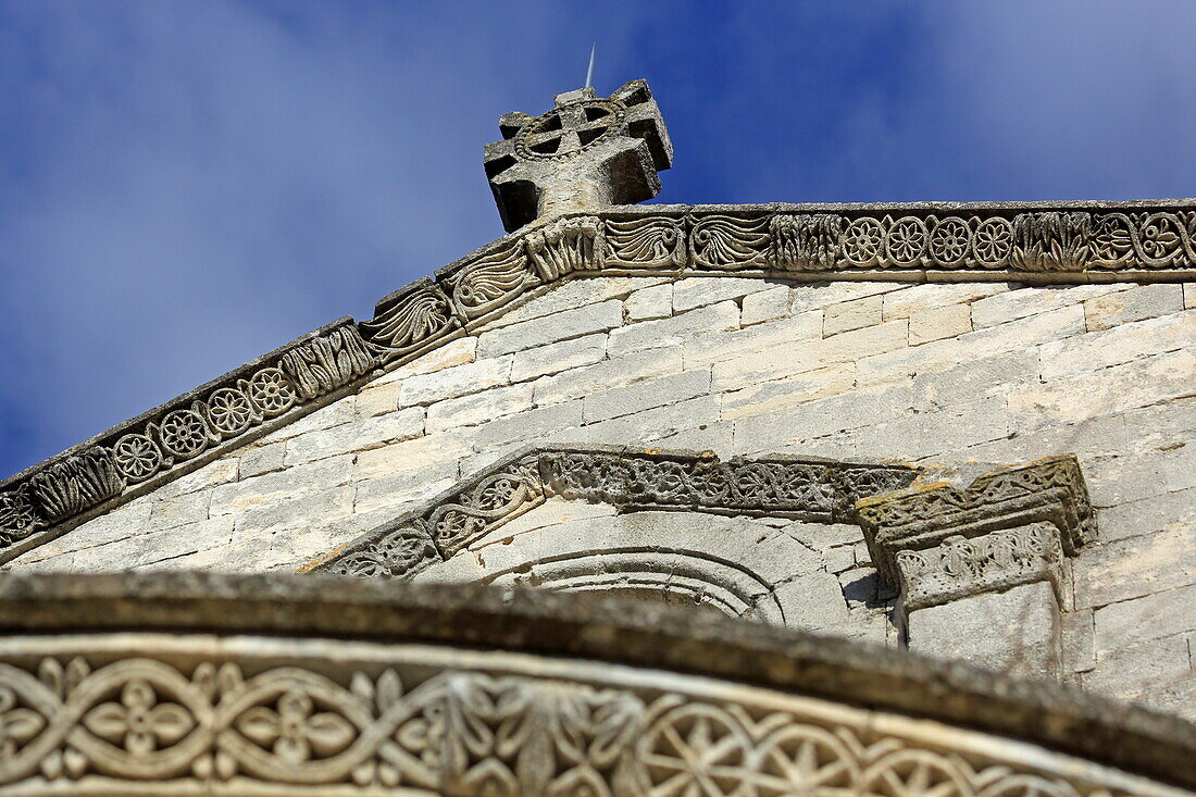 Westfassade von Saint-Michel, Lagarde-Adhémar, Drôme, Auvergne-Rhône-Alpes, Frankreich