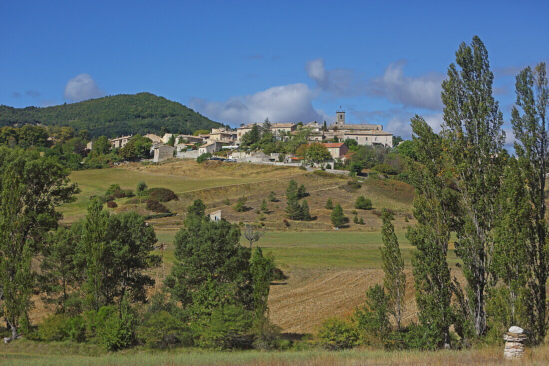 Das Dorf Revest-des-Brousses, Alpes-de-Haute-Provence, Provence-Alpes-Côte d'Azur, Frankreich