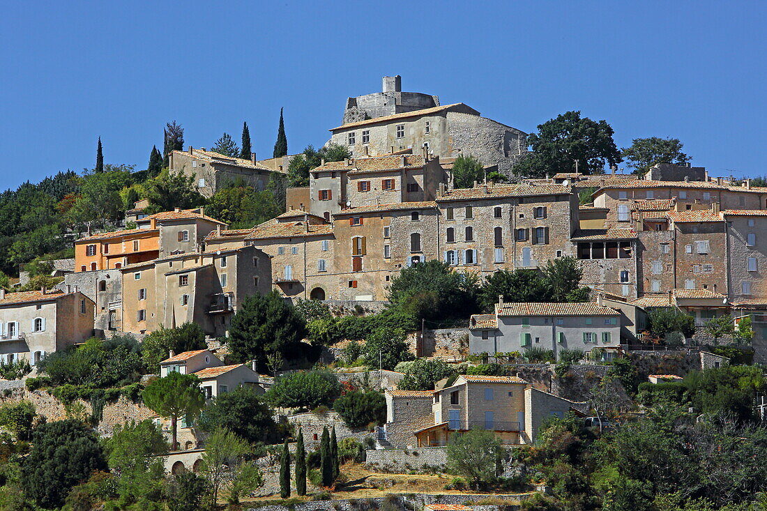 View of the village of Simiane-la-Rotonde, Alpes-de-Haute-Provence, Provence-Alpes-Côte d'Azur, France