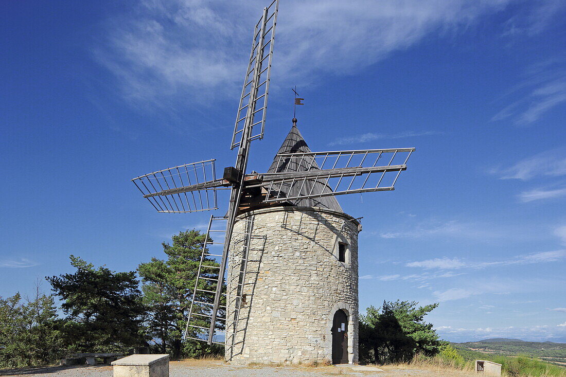Windmill in Montfuron, Alpes-de-Haute-Provence, Provence-Alpes-Côte d'Azur, France
