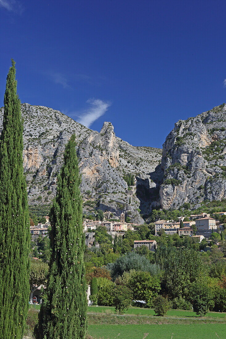Moustiers-Sainte-Marie, Alpes-de-Haute-Provence, Provence-Alpes-Côte d'Azur, Frankreich