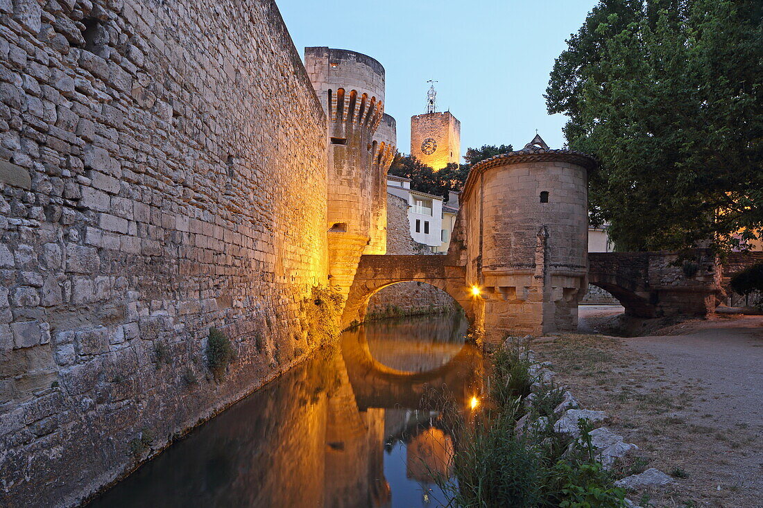 City wall with the city gate Porte Notre-Dame, Pernes-les-Fontaines, Vaucluse, Provence-Alpes-Côte d'Azur, France