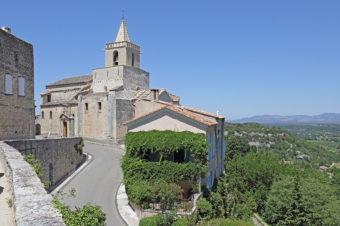 Eglise de Venasque, Venasque, Vaucluse, Provence-Alpes-Cote d'Azur, France