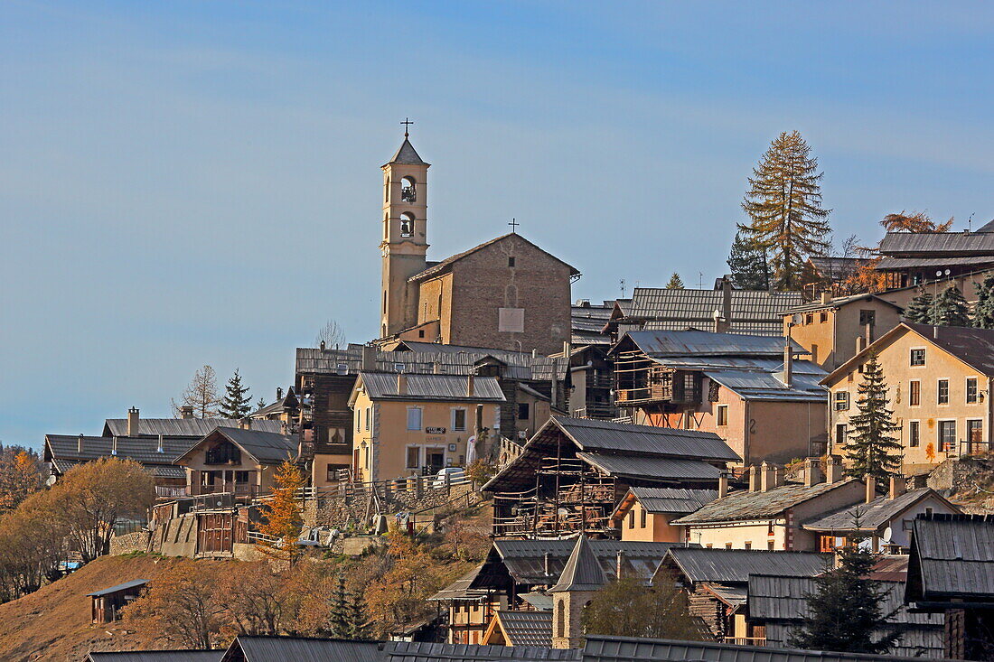 Blick auf Bergdorf Saint-Veran, Haute-Alpes, Provence-Alpes-Côte d'Azur, Frankreich