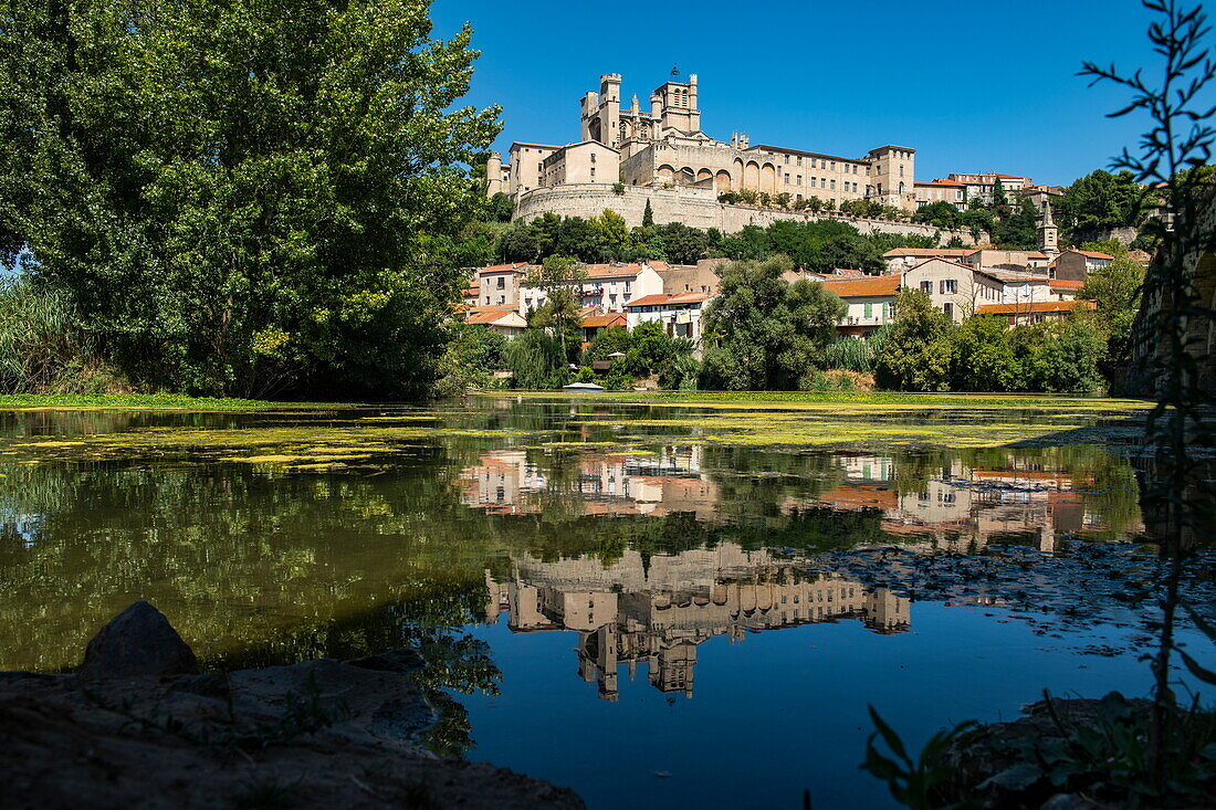Reflection of the St. Nazaire Cathedral in the Orb River, Béziers, Hérault, France, Europe