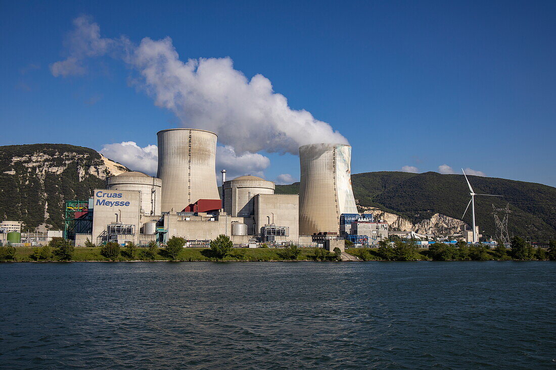 Kernkraftwerk Cruas entlang der Rhône, Cruas, Ardèche, Auvergne-Rhône-Alpes, Frankreich, Europa