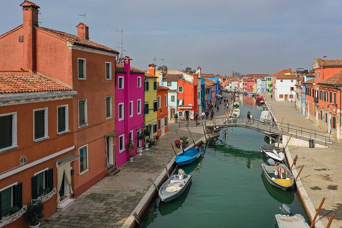 Kanal in Burano, bunte Häuser, Insel Burano, Venedig, Italien, Europa