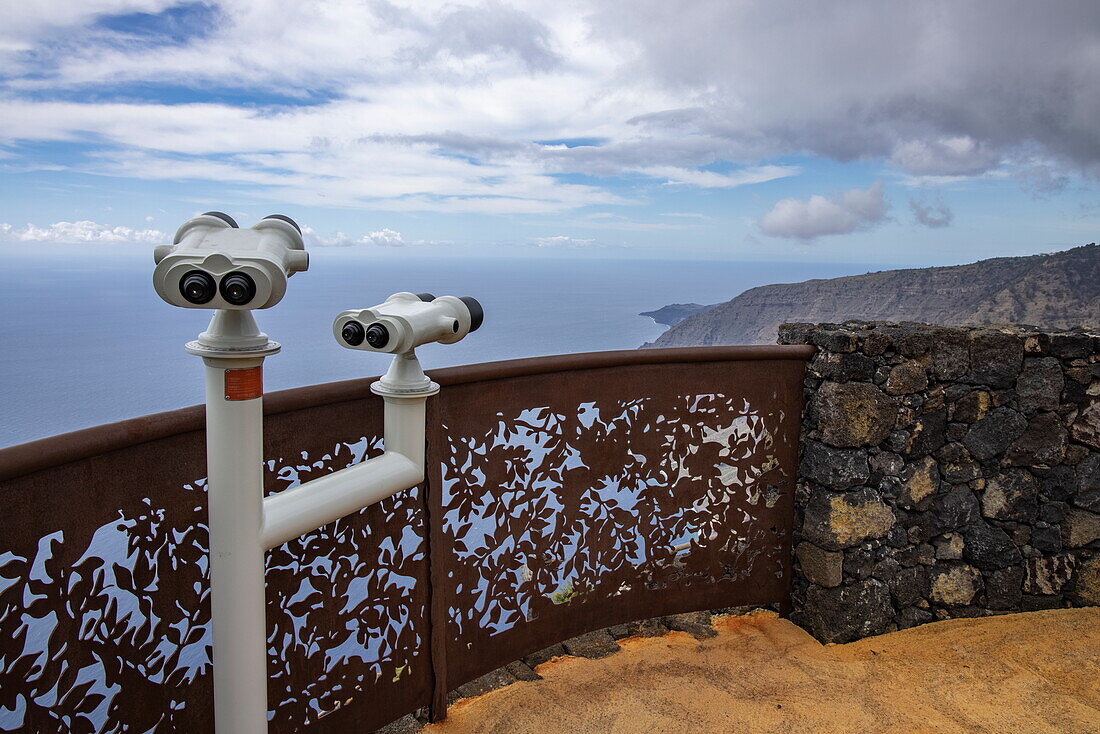Fernglas am Aussichtspunkt Mirador de Plata, Mirador de Plata, El Hierro, Kanarische Inseln, Spanien, Europa