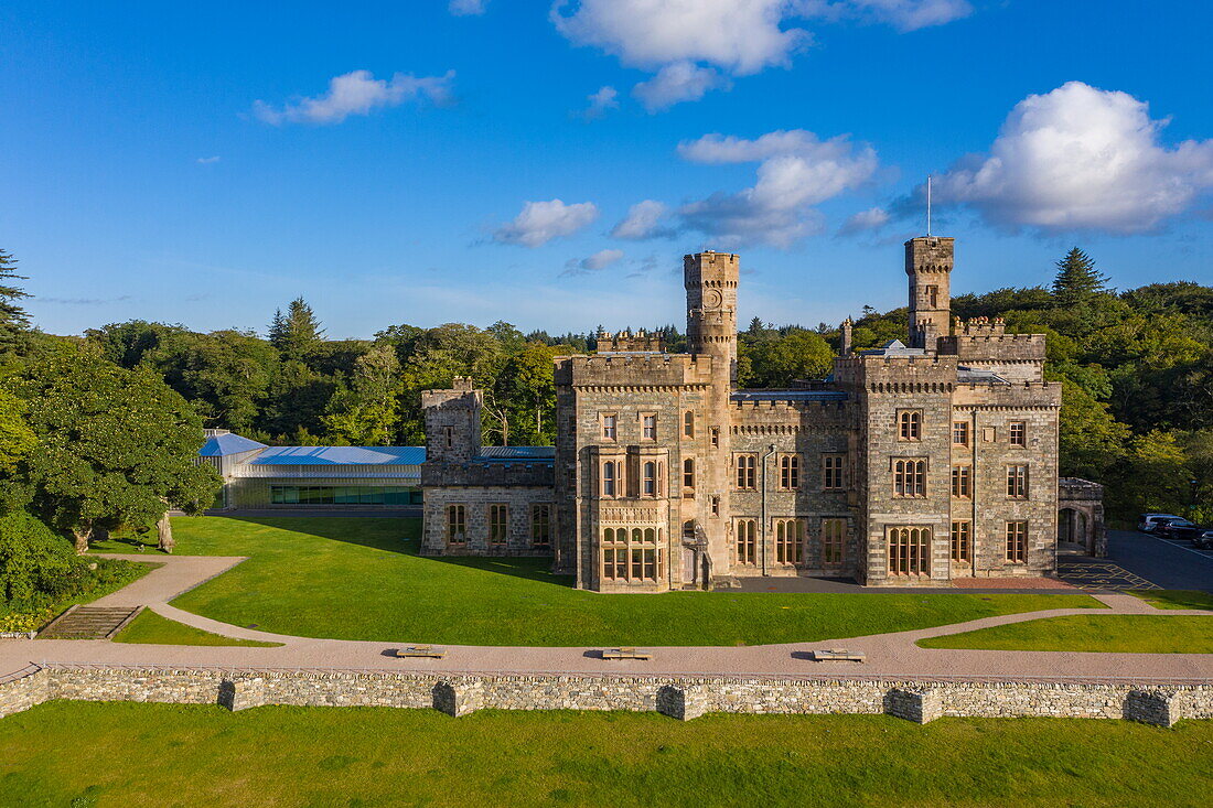 Luftaufnahme von Lews Castle, Stornoway, Lewis and Harris, äußeren Hebriden, Schottland, Vereinigtes Königreich, Europa