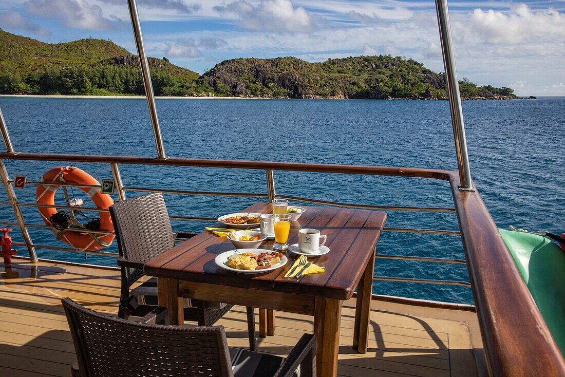 Breakfast at outdoor restaurant on board boutique cruise ship M/Y Pegasos (Variety Cruises), Curieuse Island, Seychelles, Indian Ocean