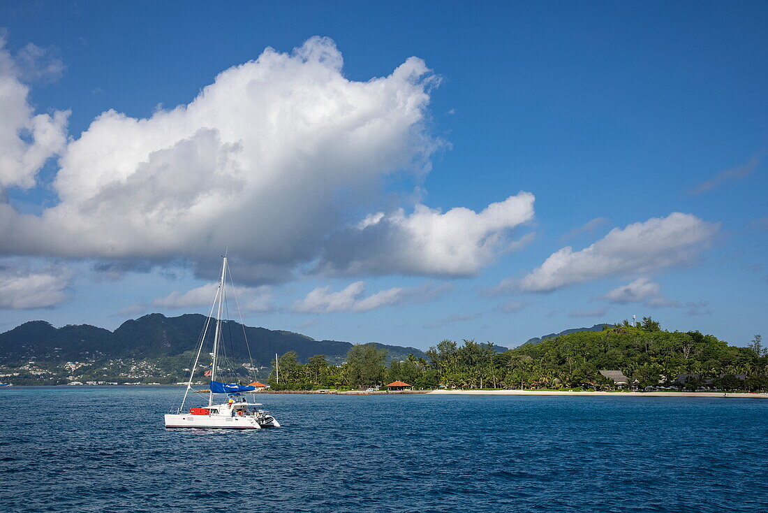 Sailing boat and islands, St Anne Island, St Anne Marine National Park, near Mahé Island, Seychelles, Indian Ocean